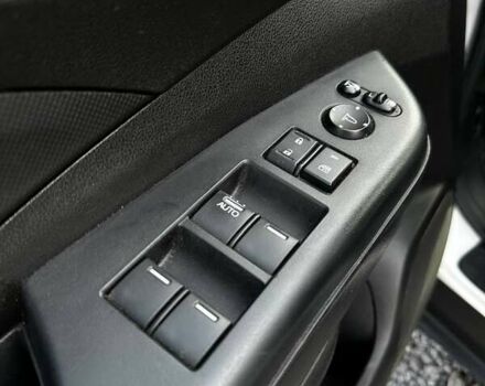 Белый Хонда СРВ, объемом двигателя 2.35 л и пробегом 175 тыс. км за 16500 $, фото 27 на Automoto.ua