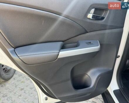 Хонда СРВ 2015 в Киеве на Automoto.ua Белый Хонда СРВ, объемом двигателя 2.36 л и пробегом 99 тыс. км за 19500 $, фото 20 на Automoto.ua