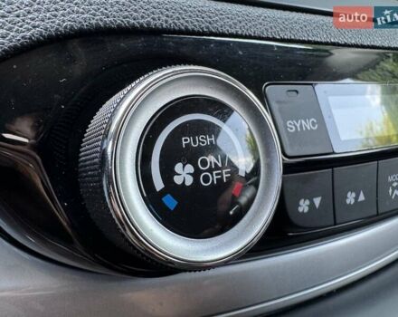 Хонда СРВ 2015 в Киеве на Automoto.ua Белый Хонда СРВ, объемом двигателя 2.36 л и пробегом 99 тыс. км за 19500 $, фото 26 на Automoto.ua