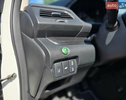 Белый Хонда СРВ, объемом двигателя 2.36 л и пробегом 110 тыс. км за 17700 $, фото 2 на Automoto.ua