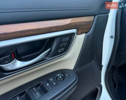 Хонда СРВ 2020 в Киеве на Automoto.ua Белый Хонда СРВ, объемом двигателя 1.99 л и пробегом 80 тыс. км за 25990 $, фото 13 на Automoto.ua