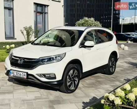 Хонда СРВ 2015 в Киеве на Automoto.ua Белый Хонда СРВ, объемом двигателя 2.36 л и пробегом 99 тыс. км за 19500 $, фото 1 на Automoto.ua