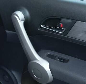 Черный Хонда СРВ, объемом двигателя 2.2 л и пробегом 285 тыс. км за 9800 $, фото 7 на Automoto.ua