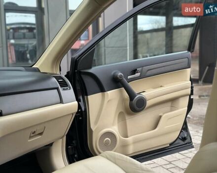 Чорний Хонда СРВ, об'ємом двигуна 2 л та пробігом 181 тис. км за 13777 $, фото 59 на Automoto.ua