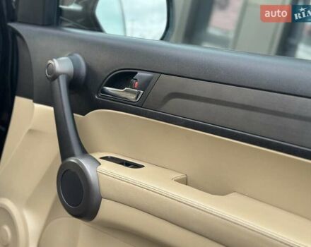 Чорний Хонда СРВ, об'ємом двигуна 2 л та пробігом 181 тис. км за 13777 $, фото 76 на Automoto.ua