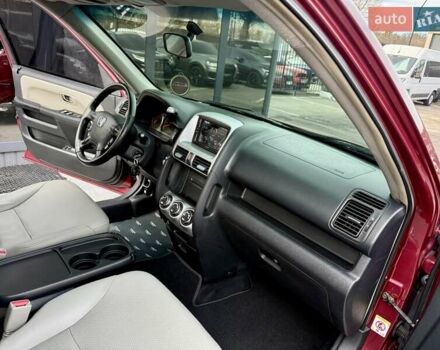 Красный Хонда СРВ, объемом двигателя 2 л и пробегом 321 тыс. км за 7900 $, фото 43 на Automoto.ua