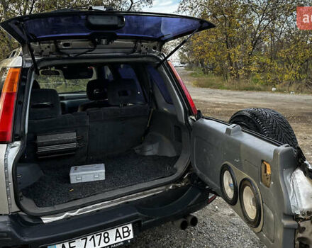 Серый Хонда СРВ, объемом двигателя 2 л и пробегом 312 тыс. км за 5000 $, фото 6 на Automoto.ua