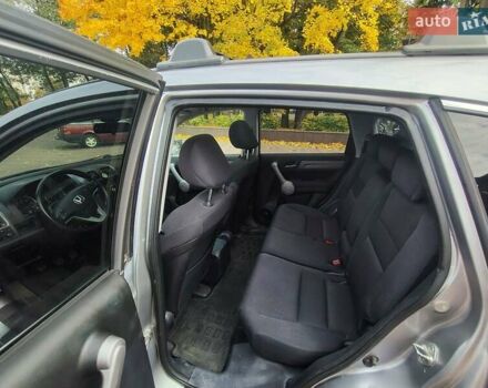 Серый Хонда СРВ, объемом двигателя 2.2 л и пробегом 240 тыс. км за 9900 $, фото 3 на Automoto.ua