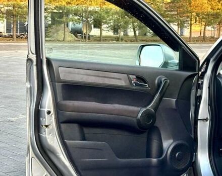 Серый Хонда СРВ, объемом двигателя 2.2 л и пробегом 286 тыс. км за 9100 $, фото 14 на Automoto.ua