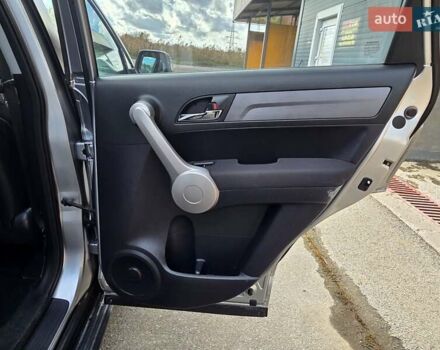 Серый Хонда СРВ, объемом двигателя 2.2 л и пробегом 241 тыс. км за 10500 $, фото 28 на Automoto.ua