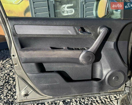 Серый Хонда СРВ, объемом двигателя 2.4 л и пробегом 214 тыс. км за 9500 $, фото 35 на Automoto.ua