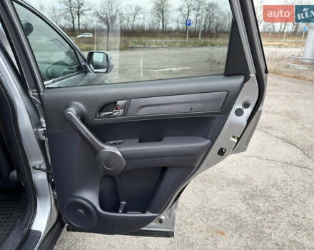 Серый Хонда СРВ, объемом двигателя 2.2 л и пробегом 214 тыс. км за 11500 $, фото 18 на Automoto.ua