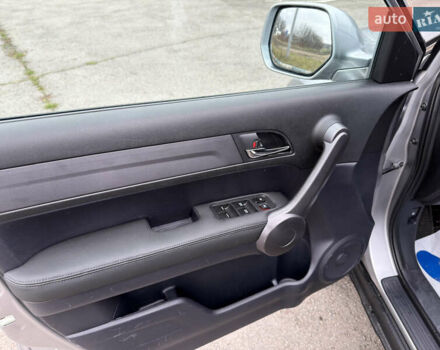 Серый Хонда СРВ, объемом двигателя 2.2 л и пробегом 214 тыс. км за 11500 $, фото 10 на Automoto.ua