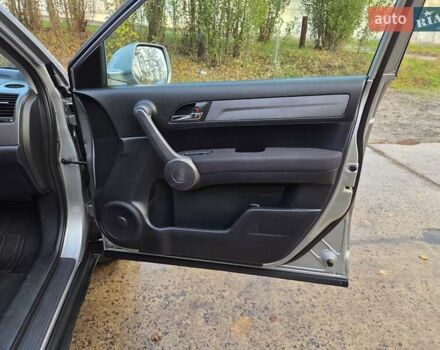 Хонда СРВ 2009 в Харькове на Automoto.ua Серый Хонда СРВ, объемом двигателя 2.2 л и пробегом 211 тыс. км за 11300 $, фото 40 на Automoto.ua