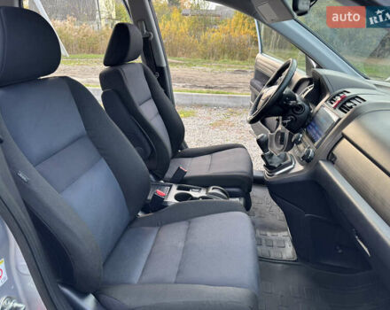 Серый Хонда СРВ, объемом двигателя 2.2 л и пробегом 246 тыс. км за 11850 $, фото 65 на Automoto.ua