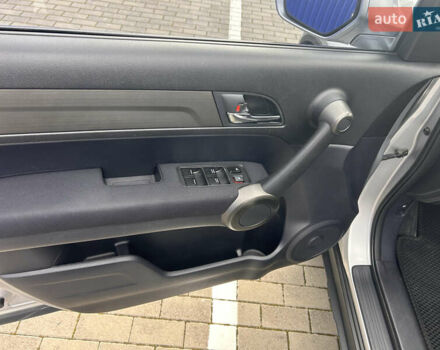 Серый Хонда СРВ, объемом двигателя 2.2 л и пробегом 195 тыс. км за 15100 $, фото 8 на Automoto.ua