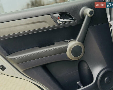 Серый Хонда СРВ, объемом двигателя 2.2 л и пробегом 165 тыс. км за 14950 $, фото 90 на Automoto.ua