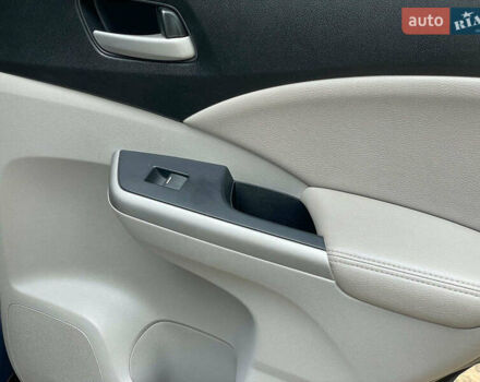 Хонда СРВ 2014 в Киеве на Automoto.ua Синий Хонда СРВ, объемом двигателя 2.4 л и пробегом 143 тыс. км за 16490 $, фото 32 на Automoto.ua