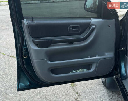 Зелений Хонда СРВ, об'ємом двигуна 2 л та пробігом 368 тис. км за 4000 $, фото 10 на Automoto.ua