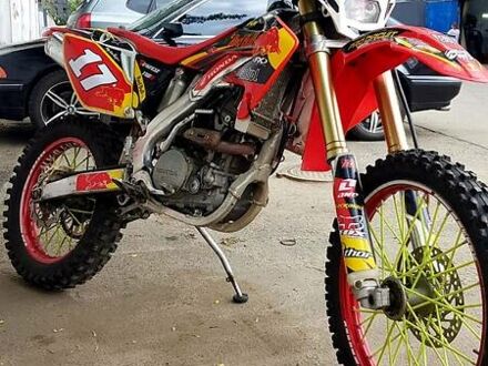 Хонда CRF 250 2008 в Киеве на Automoto.ua Красный Хонда CRF 250, объемом двигателя 0.25 л и пробегом 100 тыс. км за 2500 $, фото 1 на Automoto.ua