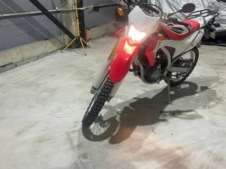 Хонда CRF 250L 2015 в Львове на Automoto.ua Хонда CRF 250L, объемом двигателя 0.25 л и пробегом 5 тыс. км за 5400 $, фото 1 на Automoto.ua