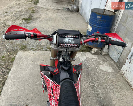 Хонда CRF 450R 2014 у Вышгороде на Automoto.ua Червоний Хонда CRF 450R, об'ємом двигуна 0.45 л та пробігом 160 тис. км за 5500 $, фото 5 на Automoto.ua