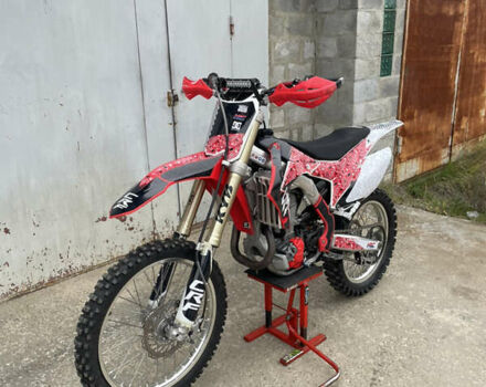 Хонда CRF 450R 2014 у Вышгороде на Automoto.ua Червоний Хонда CRF 450R, об'ємом двигуна 0.45 л та пробігом 160 тис. км за 5500 $, фото 1 на Automoto.ua
