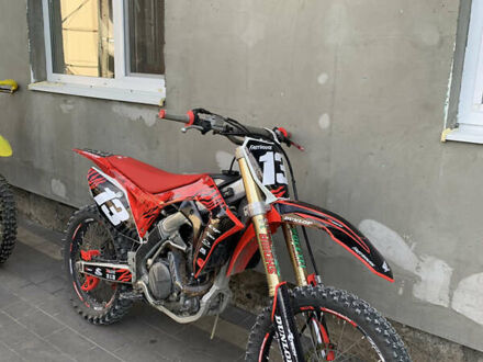 Червоний Хонда CRF 450R, об'ємом двигуна 0 л та пробігом 10 тис. км за 4800 $, фото 1 на Automoto.ua