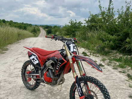 Красный Хонда CRF 450R, объемом двигателя 0 л и пробегом 8 тыс. км за 4500 $, фото 1 на Automoto.ua