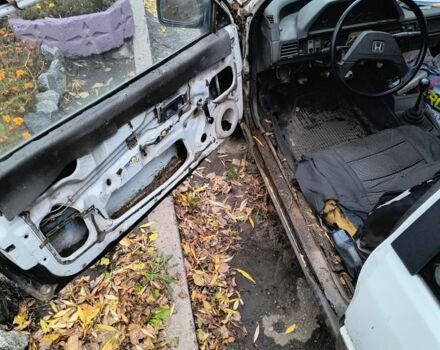 Белый Хонда Цивик, объемом двигателя 1.3 л и пробегом 300 тыс. км за 619 $, фото 6 на Automoto.ua