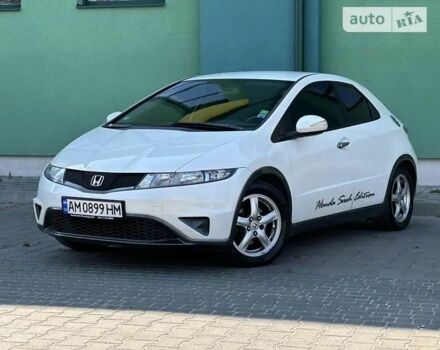 Белый Хонда Цивик, объемом двигателя 1.3 л и пробегом 227 тыс. км за 7000 $, фото 3 на Automoto.ua