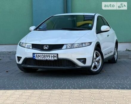 Белый Хонда Цивик, объемом двигателя 1.3 л и пробегом 227 тыс. км за 7000 $, фото 1 на Automoto.ua