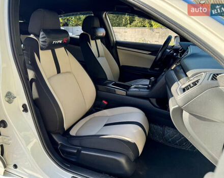 Белый Хонда Цивик, объемом двигателя 1.5 л и пробегом 134 тыс. км за 16490 $, фото 14 на Automoto.ua