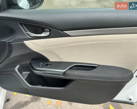 Белый Хонда Цивик, объемом двигателя 1.5 л и пробегом 180 тыс. км за 15500 $, фото 10 на Automoto.ua