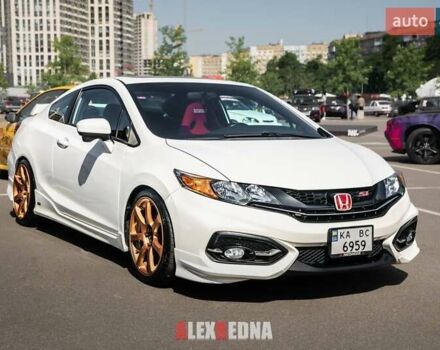 Белый Хонда Цивик, объемом двигателя 2.4 л и пробегом 185 тыс. км за 22000 $, фото 6 на Automoto.ua