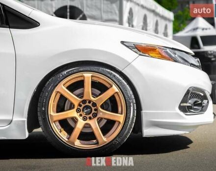 Белый Хонда Цивик, объемом двигателя 2.4 л и пробегом 185 тыс. км за 22000 $, фото 7 на Automoto.ua