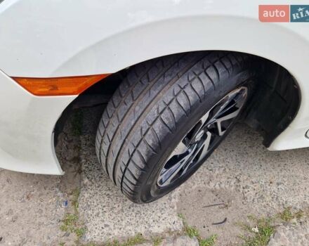 Белый Хонда Цивик, объемом двигателя 2 л и пробегом 70 тыс. км за 13500 $, фото 30 на Automoto.ua