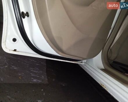 Белый Хонда Цивик, объемом двигателя 1.4 л и пробегом 364 тыс. км за 3000 $, фото 10 на Automoto.ua