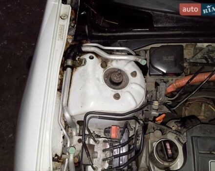 Белый Хонда Цивик, объемом двигателя 1.4 л и пробегом 364 тыс. км за 3000 $, фото 17 на Automoto.ua