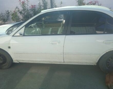 Белый Хонда Цивик, объемом двигателя 1.3 л и пробегом 250 тыс. км за 500 $, фото 1 на Automoto.ua