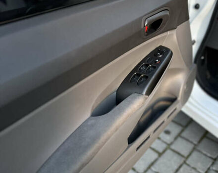 Білий Хонда Сівік, об'ємом двигуна 1.8 л та пробігом 376 тис. км за 5600 $, фото 17 на Automoto.ua