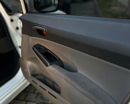 Білий Хонда Сівік, об'ємом двигуна 1.8 л та пробігом 376 тис. км за 5600 $, фото 11 на Automoto.ua