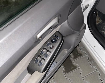 Білий Хонда Сівік, об'ємом двигуна 1.3 л та пробігом 315 тис. км за 4400 $, фото 8 на Automoto.ua