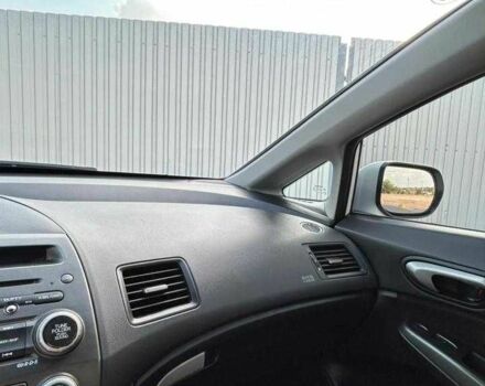 Белый Хонда Цивик, объемом двигателя 1.8 л и пробегом 259 тыс. км за 6300 $, фото 6 на Automoto.ua