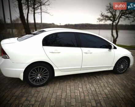 Белый Хонда Цивик, объемом двигателя 1.8 л и пробегом 283 тыс. км за 6000 $, фото 9 на Automoto.ua