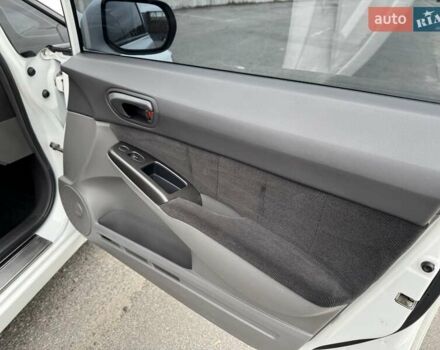 Белый Хонда Цивик, объемом двигателя 1.8 л и пробегом 236 тыс. км за 7000 $, фото 23 на Automoto.ua