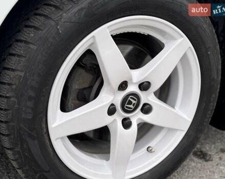 Белый Хонда Цивик, объемом двигателя 1.8 л и пробегом 236 тыс. км за 7000 $, фото 8 на Automoto.ua