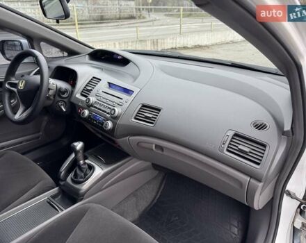 Белый Хонда Цивик, объемом двигателя 1.8 л и пробегом 236 тыс. км за 7000 $, фото 25 на Automoto.ua