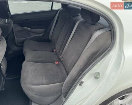 Белый Хонда Цивик, объемом двигателя 1.8 л и пробегом 236 тыс. км за 7000 $, фото 32 на Automoto.ua