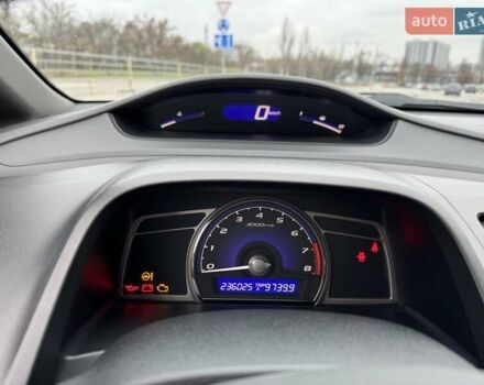 Белый Хонда Цивик, объемом двигателя 1.8 л и пробегом 236 тыс. км за 7000 $, фото 20 на Automoto.ua